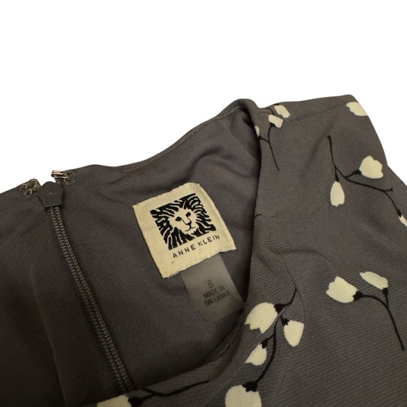 Anne Klein Gray Floral Sleeveless Fit Flare Dress Womens Size 8 Tie Waist in EUC - Picture 7 of 10